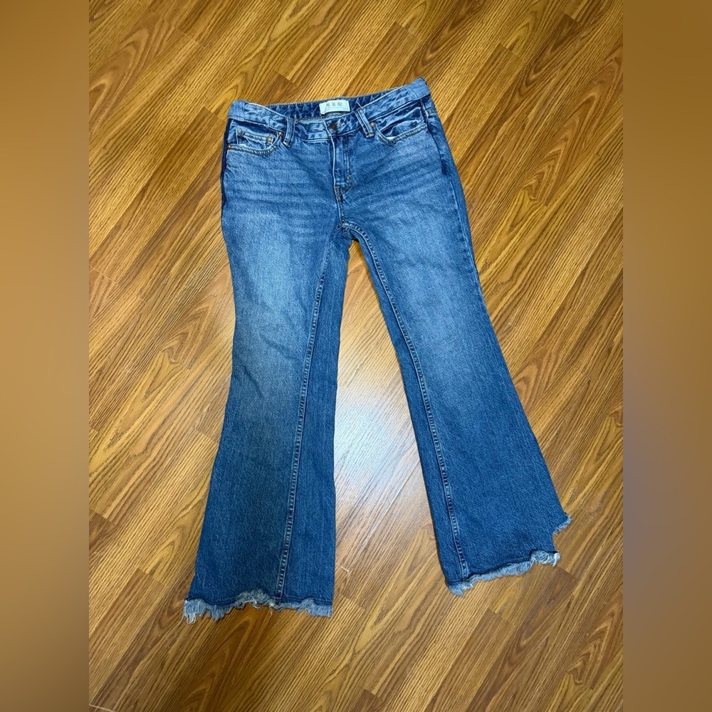 We The Free Low Rise Raw Hem Flare Leg Jeans Size 25.